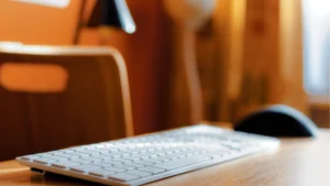 czym różni się biurko ergonomiczne od klasycznego prostokątnego